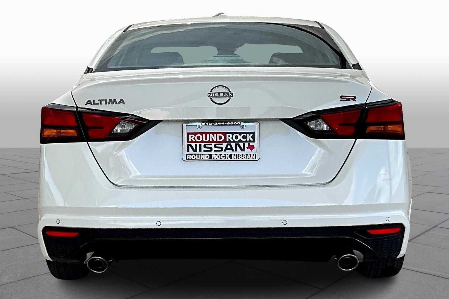 2025 Nissan Altima SR photo 4