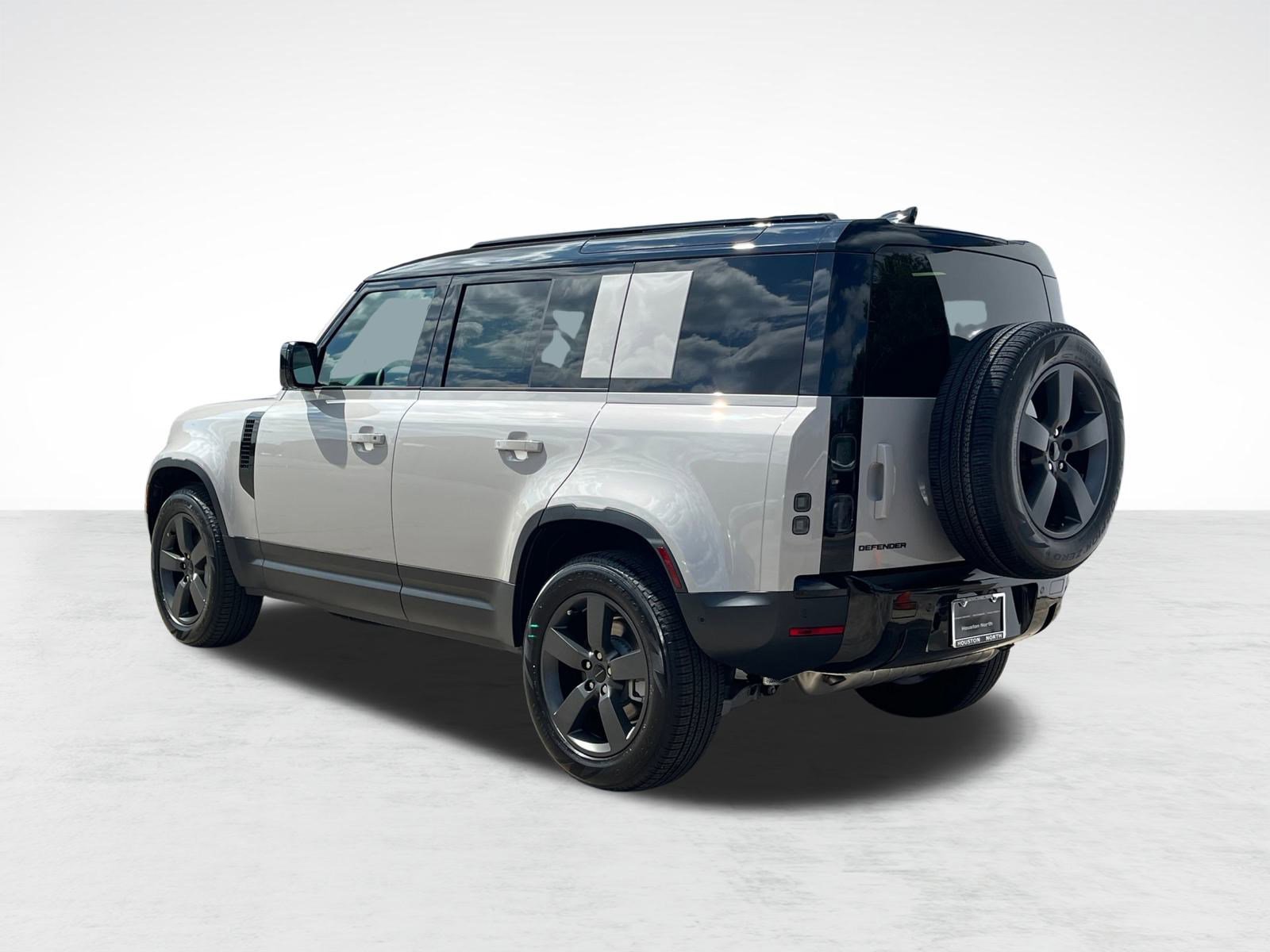 2026 Land Rover Defender 110 S photo 2