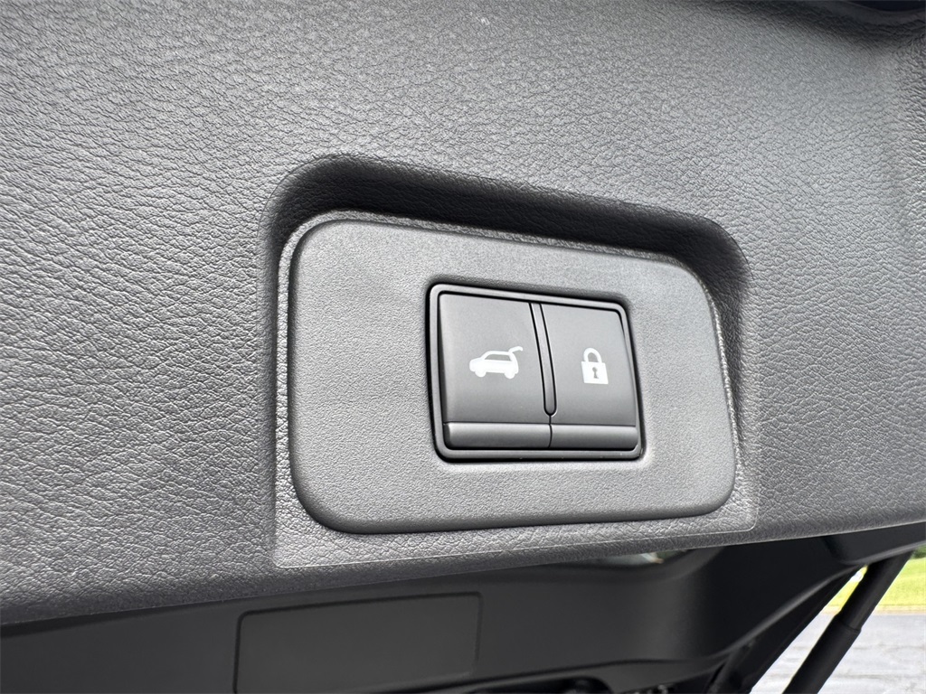 2025 Nissan Rogue SV photo 12