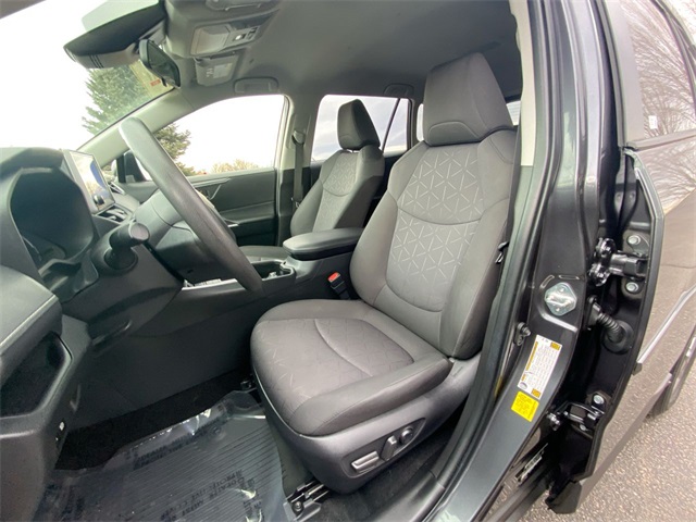 2023 Toyota RAV4 XLE photo 3