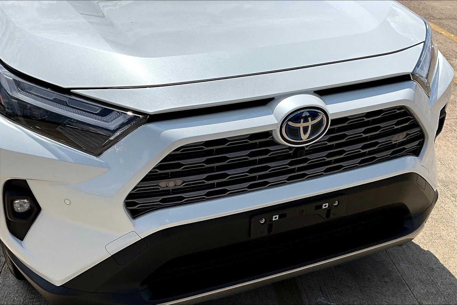 2024 Toyota RAV4 Hybrid Limited photo 28