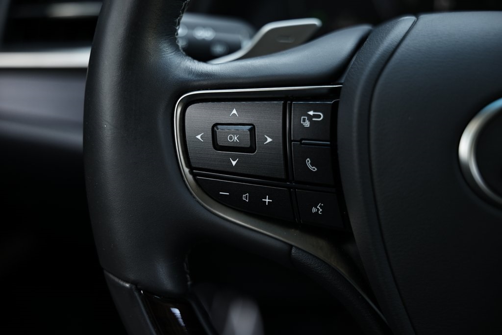 2021 Lexus ES 300h photo 34