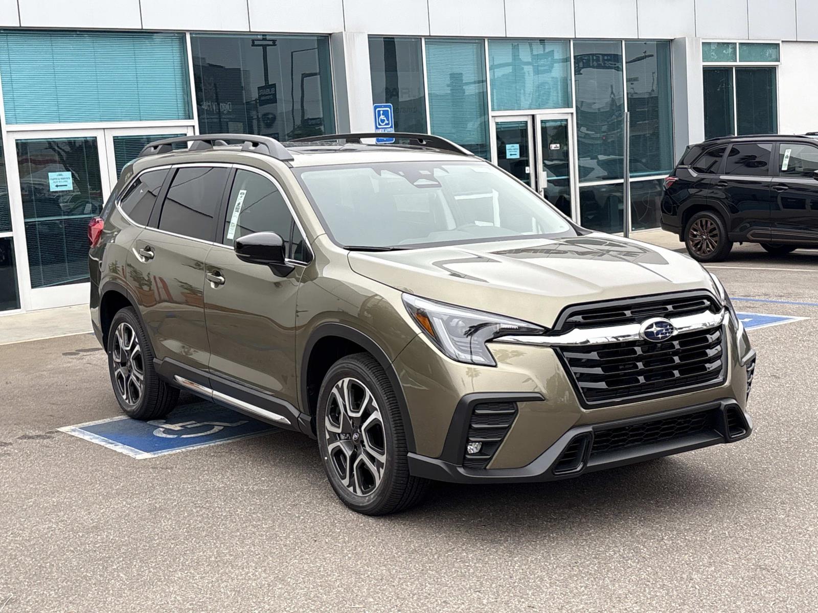 2025 Subaru Ascent Limited photo 3