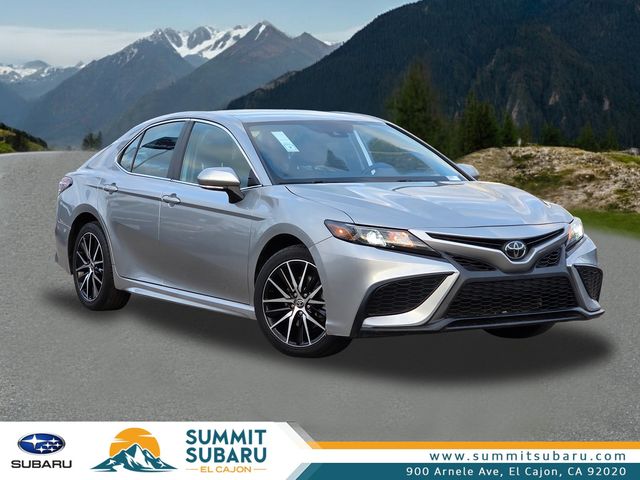 2023 Toyota Camry SE's photo