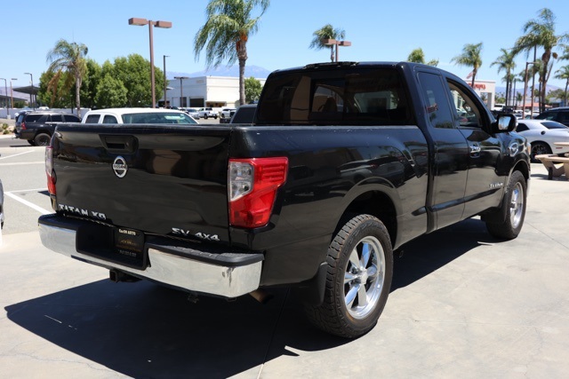 2017 Nissan Titan SV photo 3