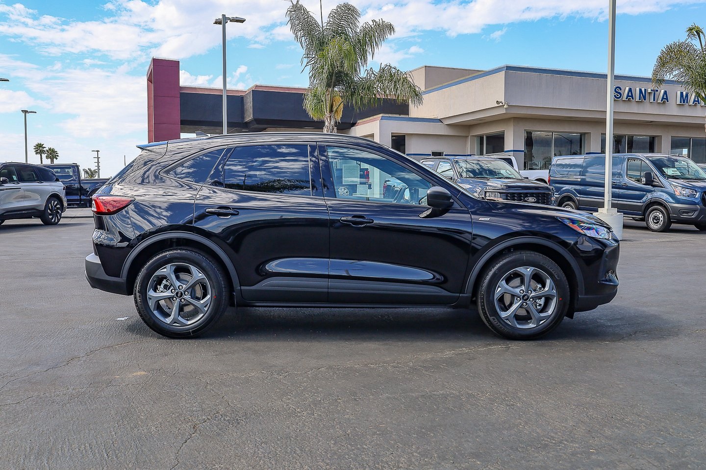 2025 Ford Escape ST-Line photo 2