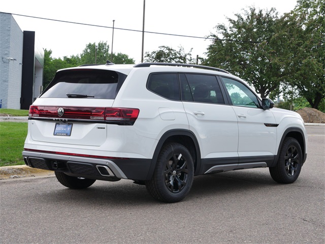 2025 Volkswagen Atlas Peak Edition SE photo 2
