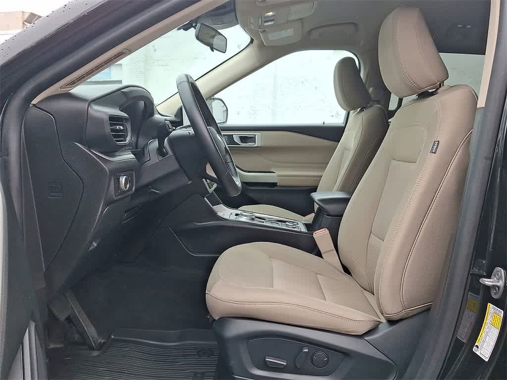 2022 Ford Explorer XLT photo 13