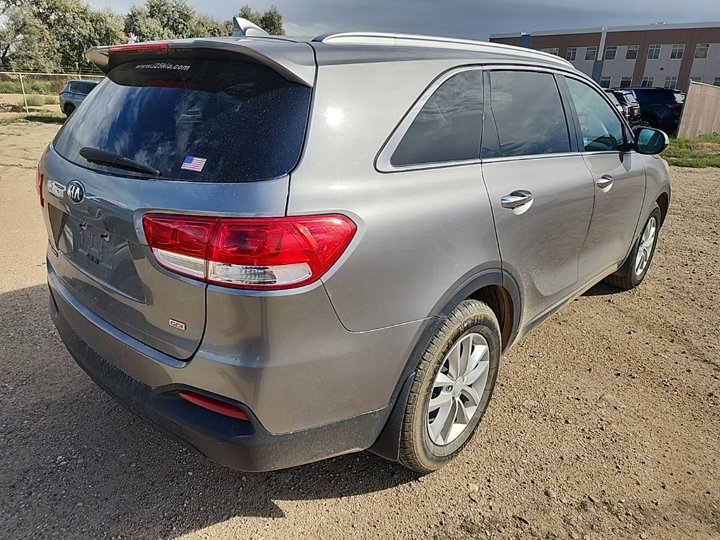 2017 Kia Sorento LX photo 5