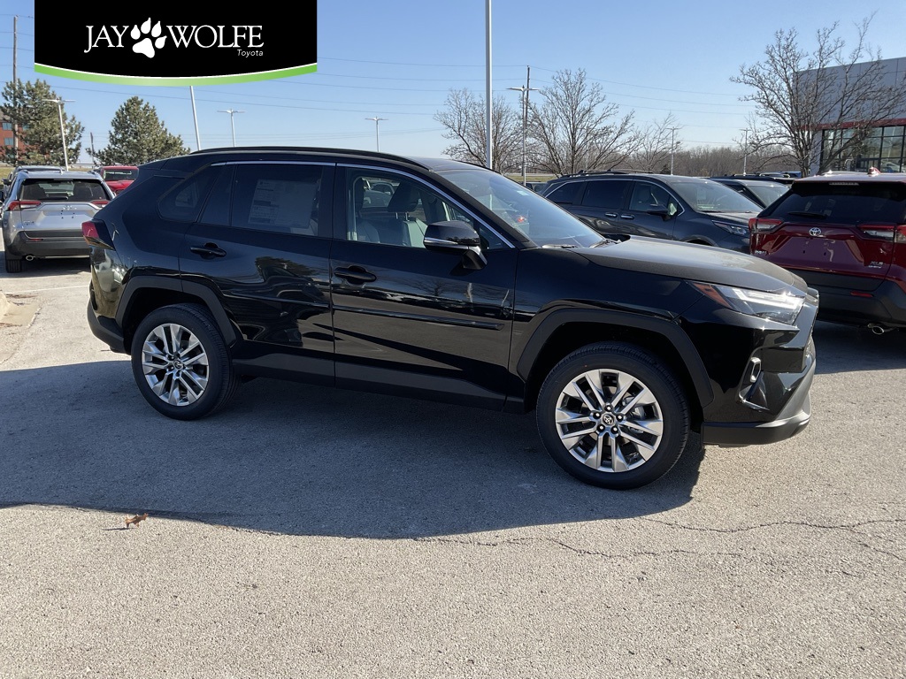 2025 Toyota RAV4 XLE Premium's photo