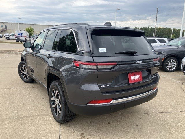 2025 Jeep Grand Cherokee Limited photo 2