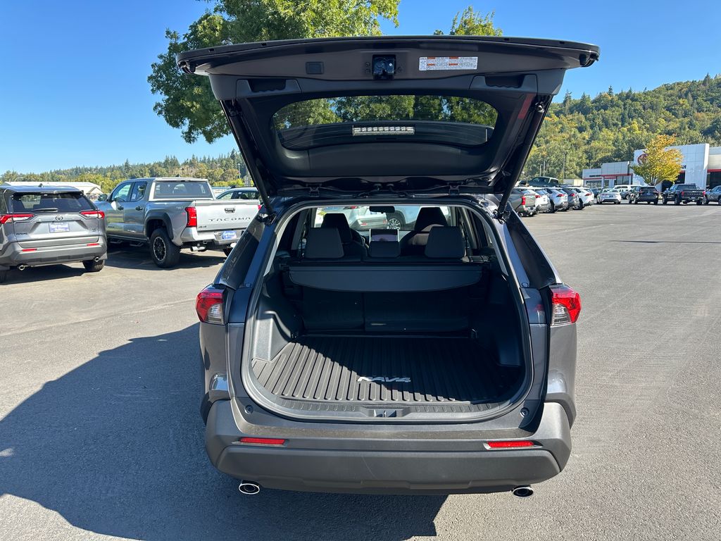 2025 Toyota RAV4 Hybrid XLE photo 11