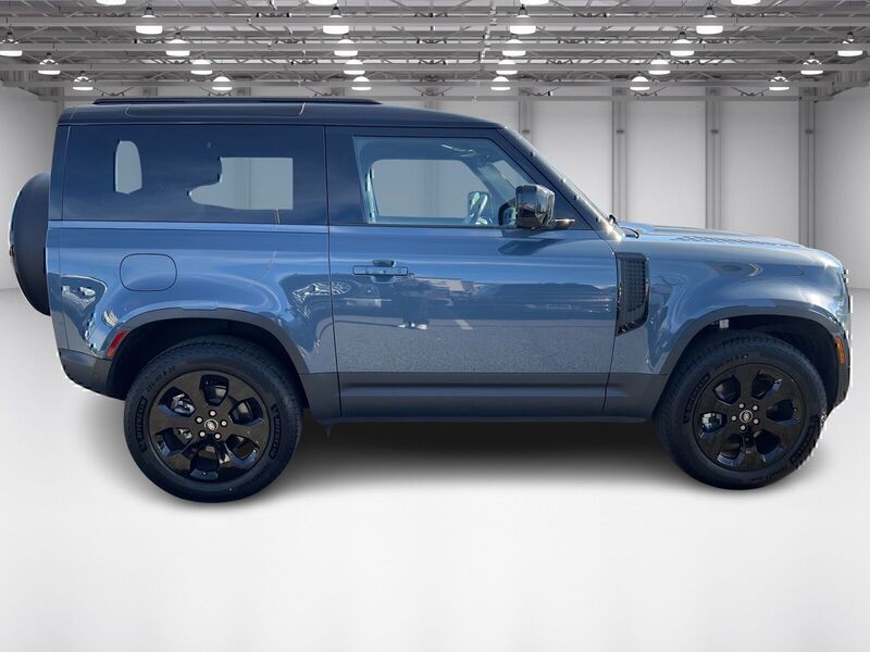 2025 Land Rover Defender 90 S photo 3