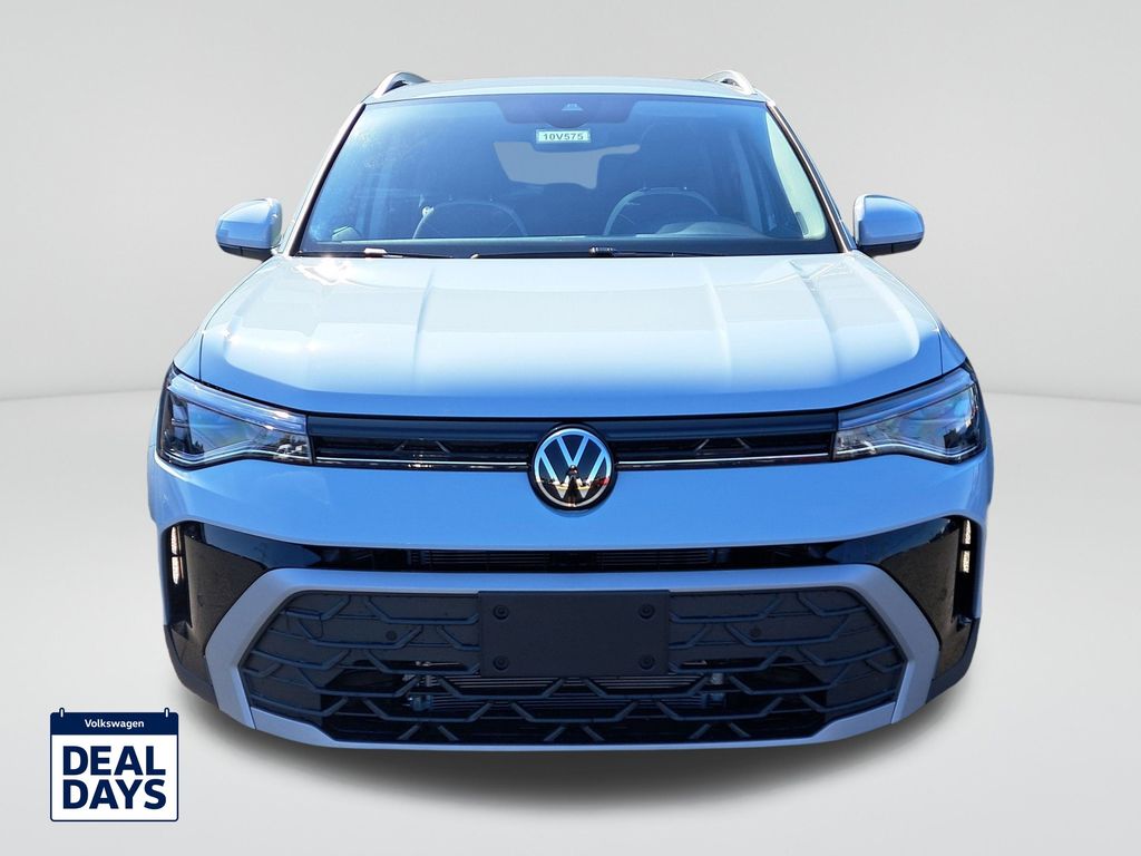 2025 Volkswagen Taos SE photo 2