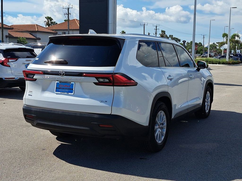 2024 Toyota Grand Highlander XLE photo 5