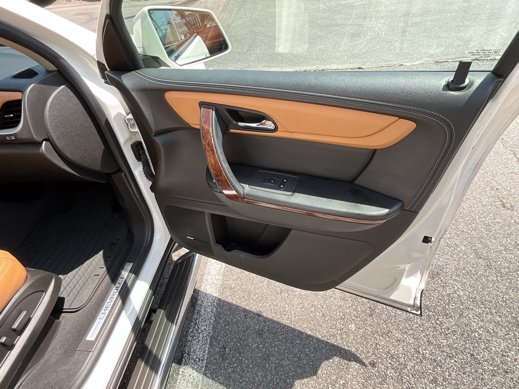 2014 Chevrolet Traverse LTZ photo 32