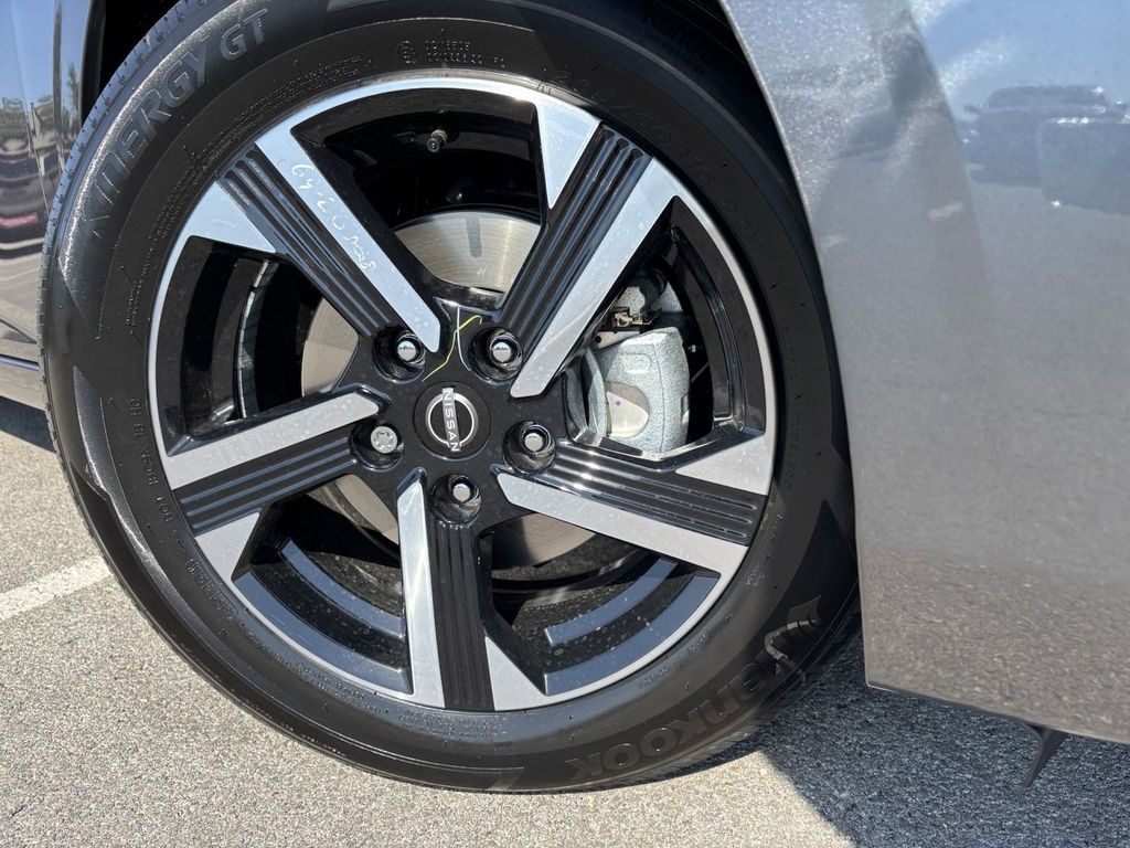 2025 Nissan Sentra SV photo 4