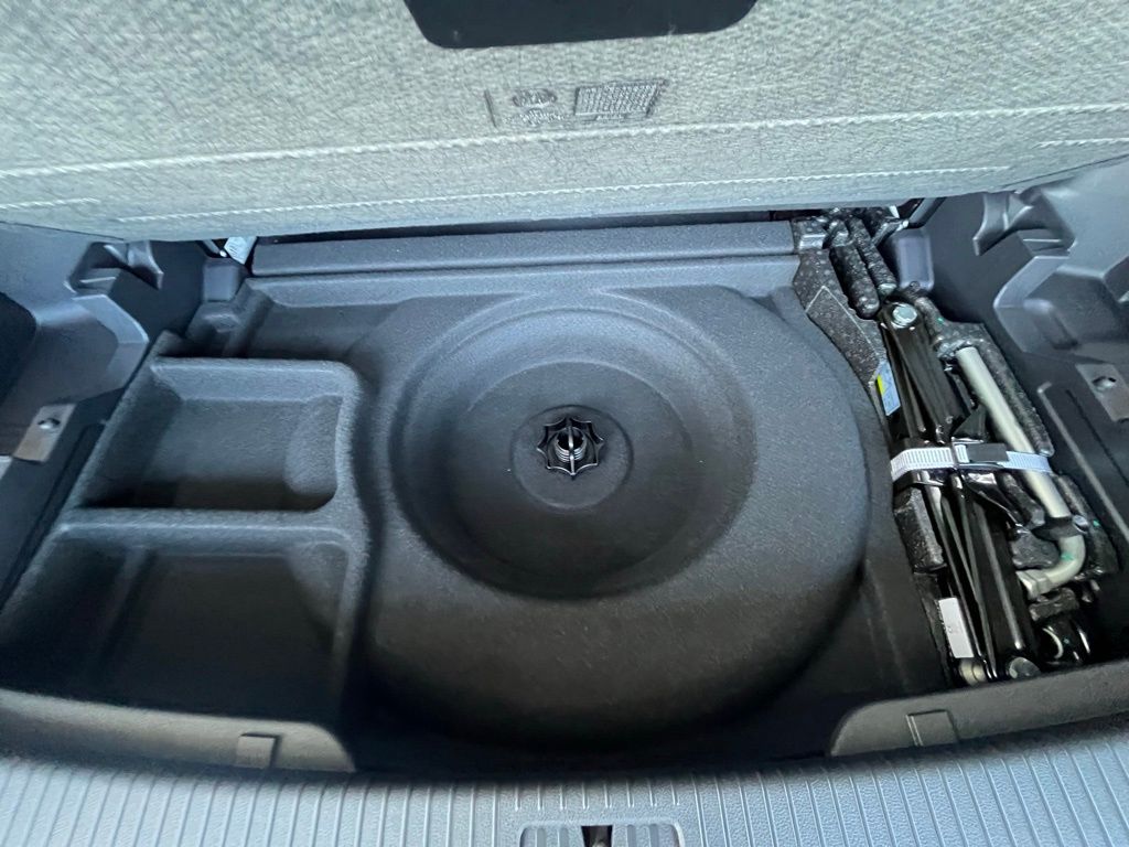 2025 Volkswagen Atlas SE Technology photo 29