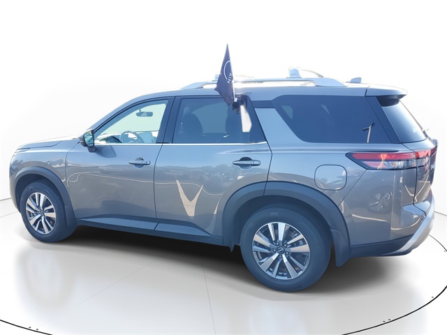 2024 Nissan Pathfinder SL photo 2