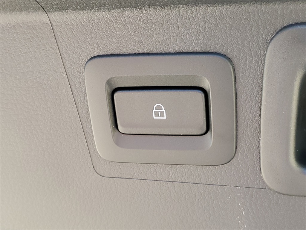 2025 Mazda CX-50 2.5 Select photo 9