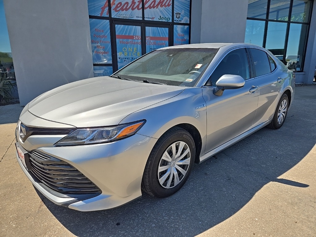 Used 2020 Toyota Camry LE with VIN 4T1C31AK1LU526365 for sale in Kansas City
