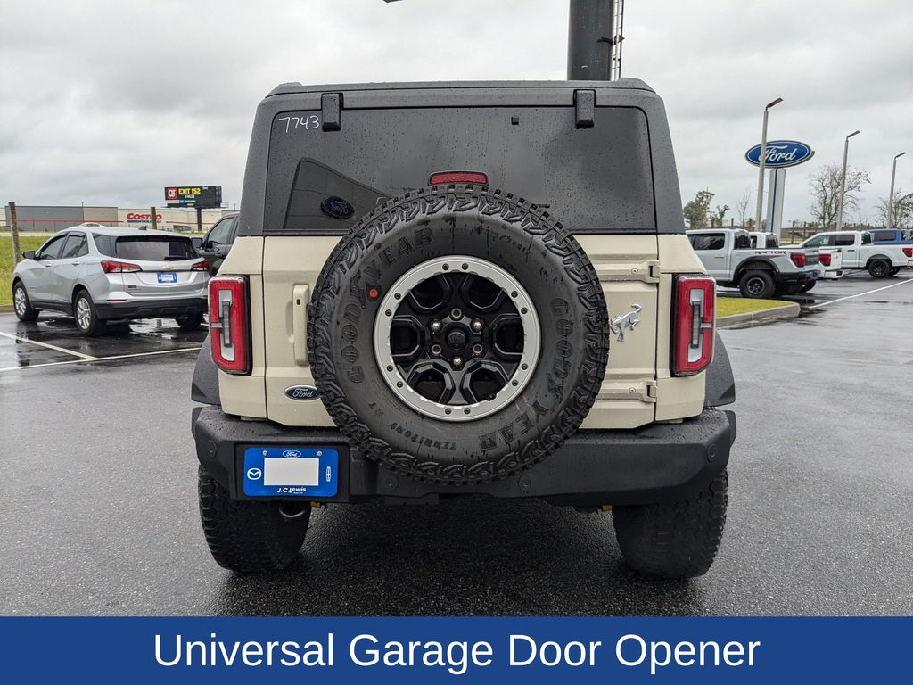 2025 Ford Bronco Outer Banks photo 4