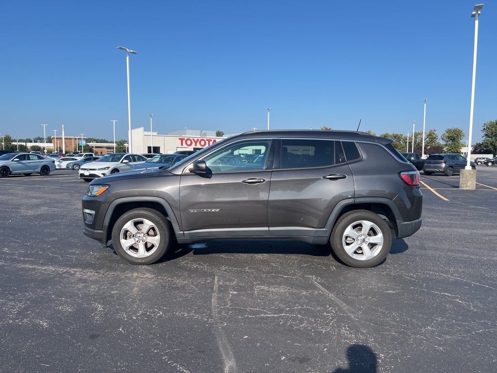 2018 Jeep Compass Latitude photo 2