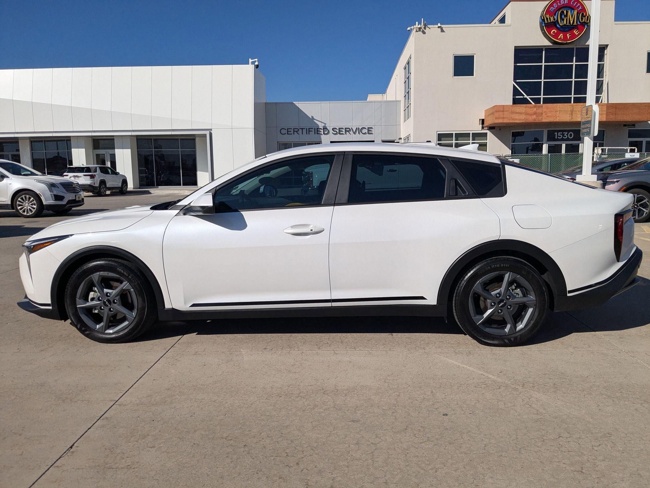 2025 Kia K4 LXS photo 2