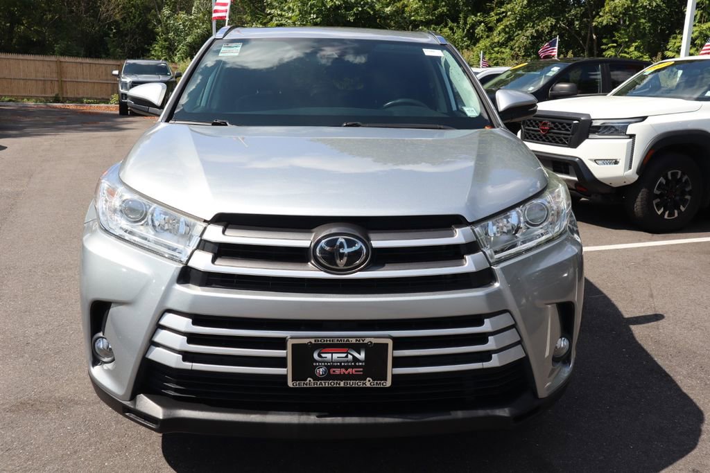 2019 Toyota Highlander SE photo 3