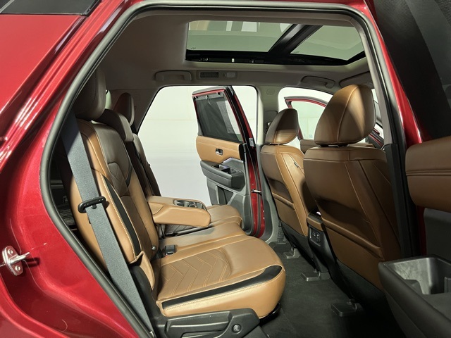 2022 Nissan Pathfinder Platinum photo 27