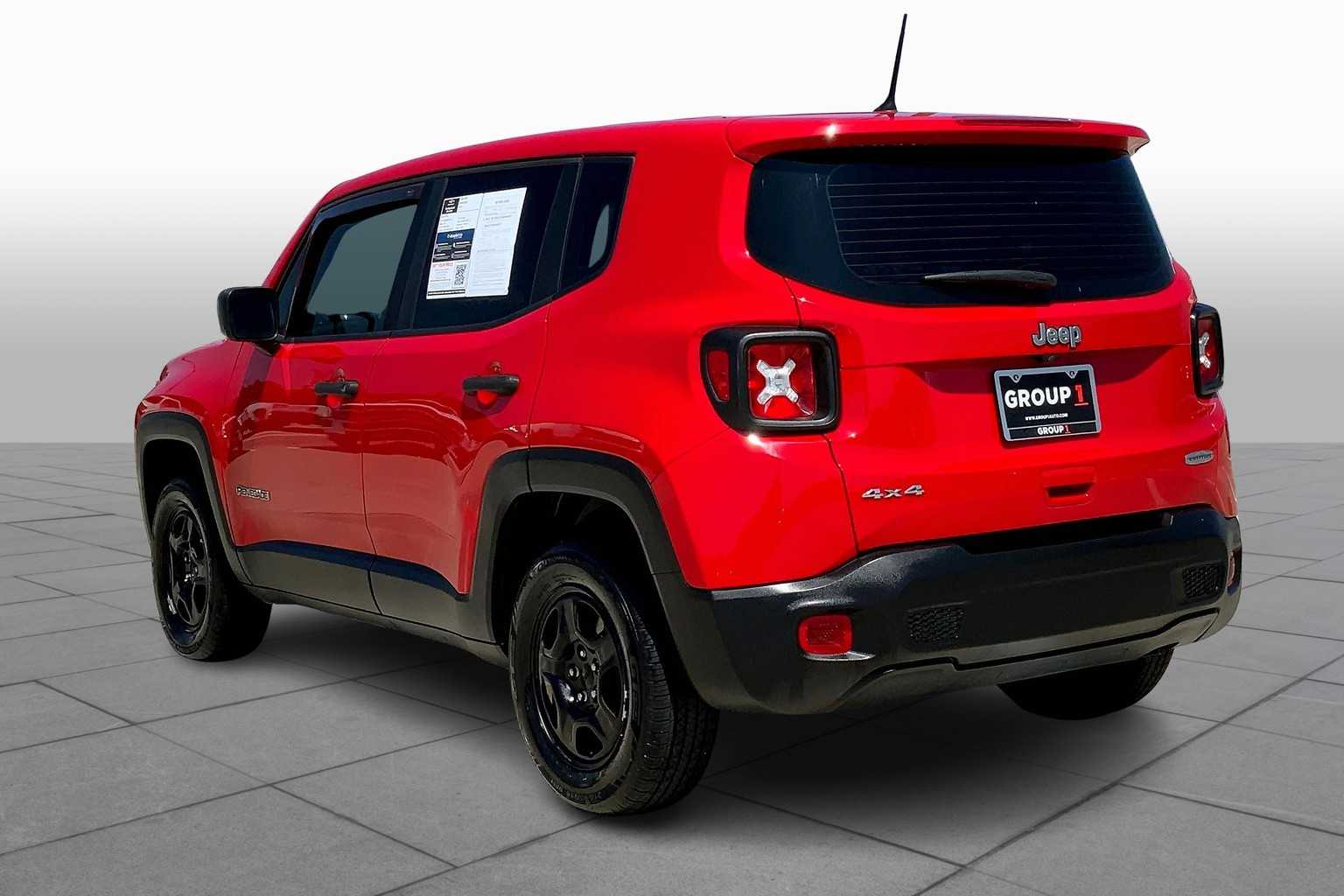 2020 Toyota RAV4 LE photo 11