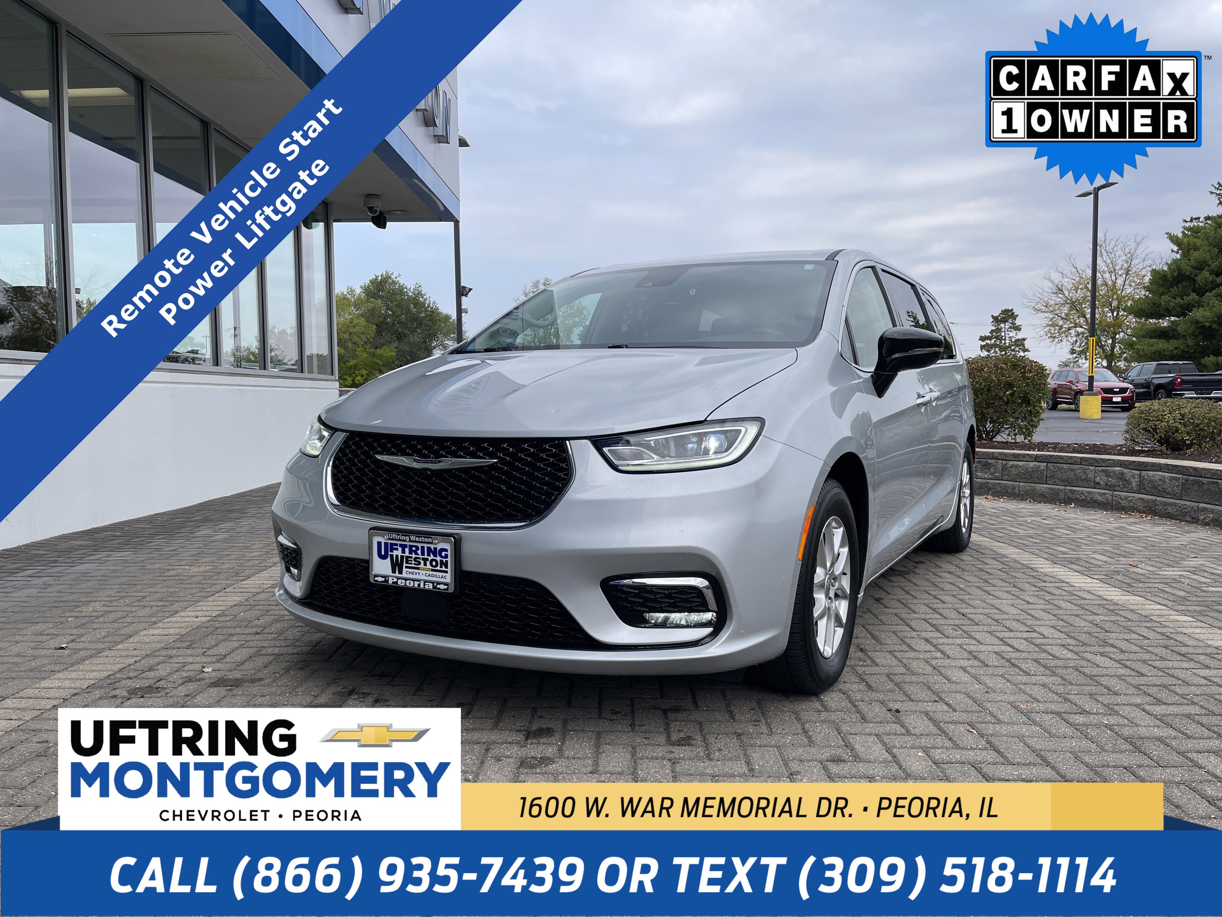 2024 Chrysler Pacifica Touring L's photo