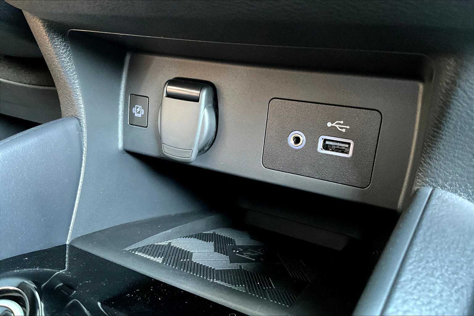 2025 Nissan Versa SV photo 18