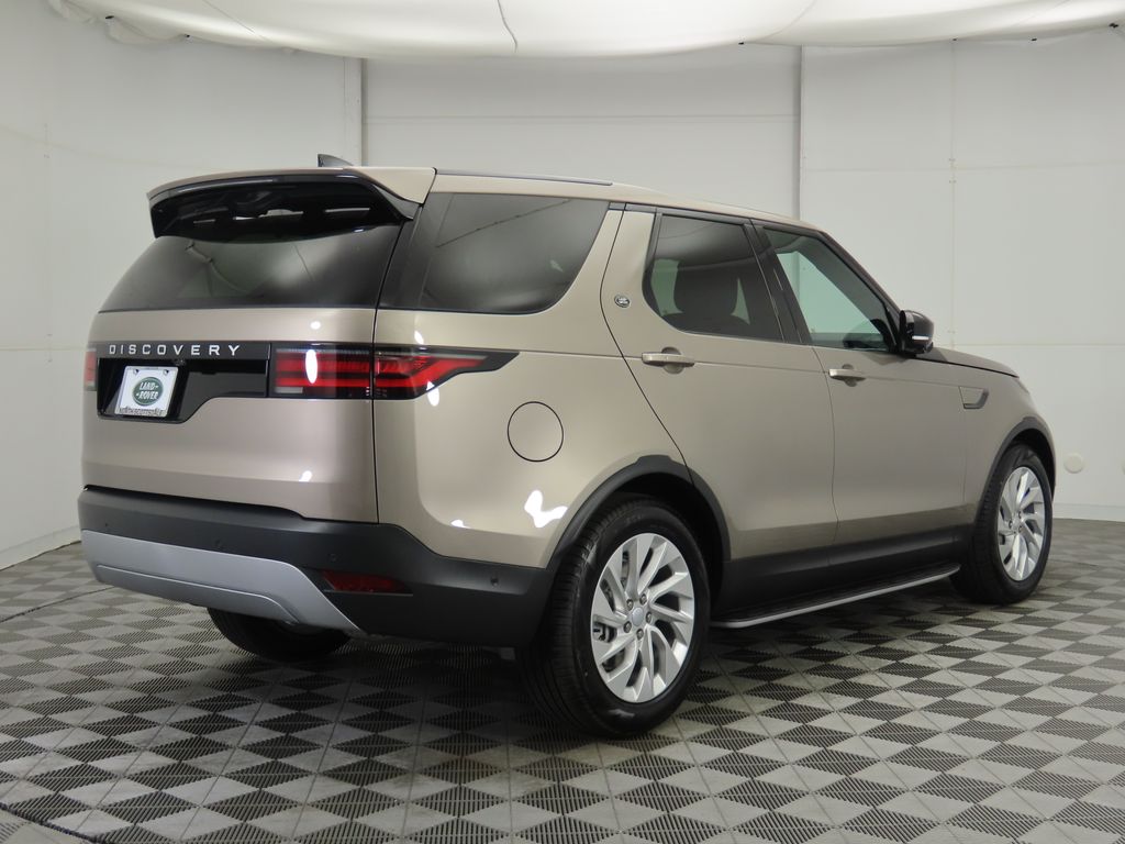 2025 Land Rover Discovery S photo 5