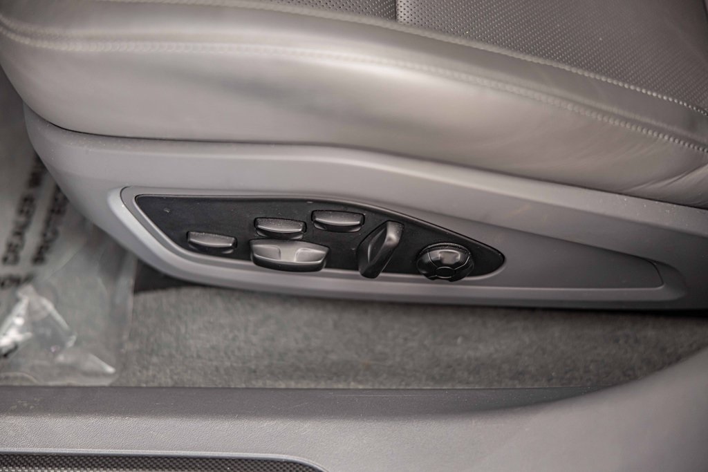 2020 PORSCHE TAYCAN - Image 24