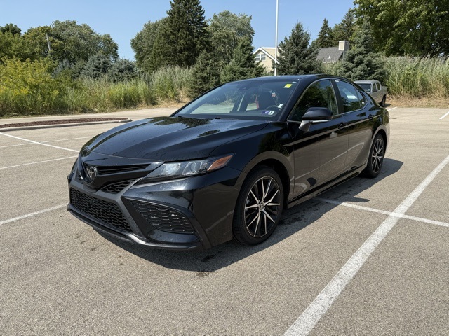 2023 Toyota Camry SE photo 3