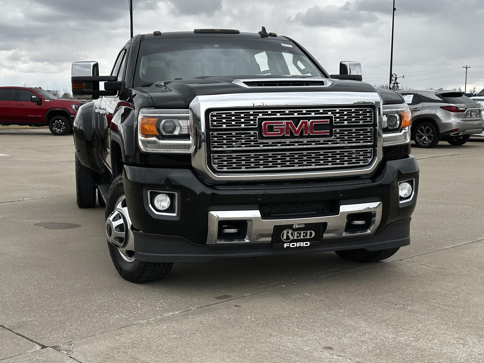 Used 2018 GMC Sierra 3500 Denali HD Denali with VIN 1GT42YEY9JF103019 for sale in Kansas City