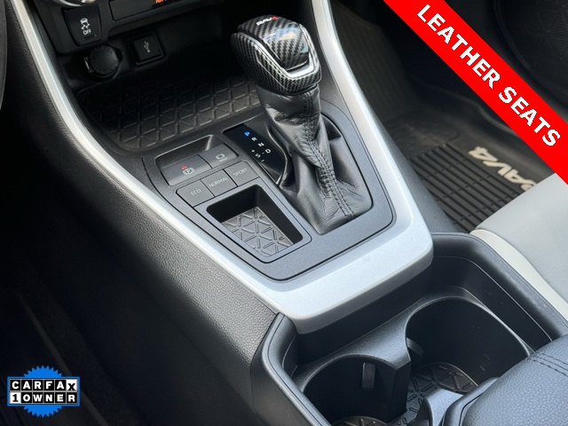 2020 Toyota RAV4 XLE Premium photo 16