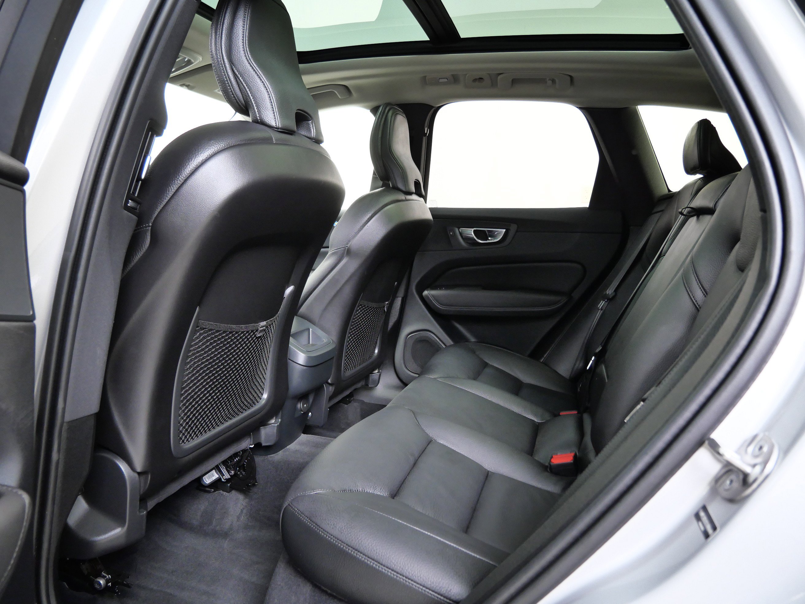 2025 Volvo XC60 Plus photo 16