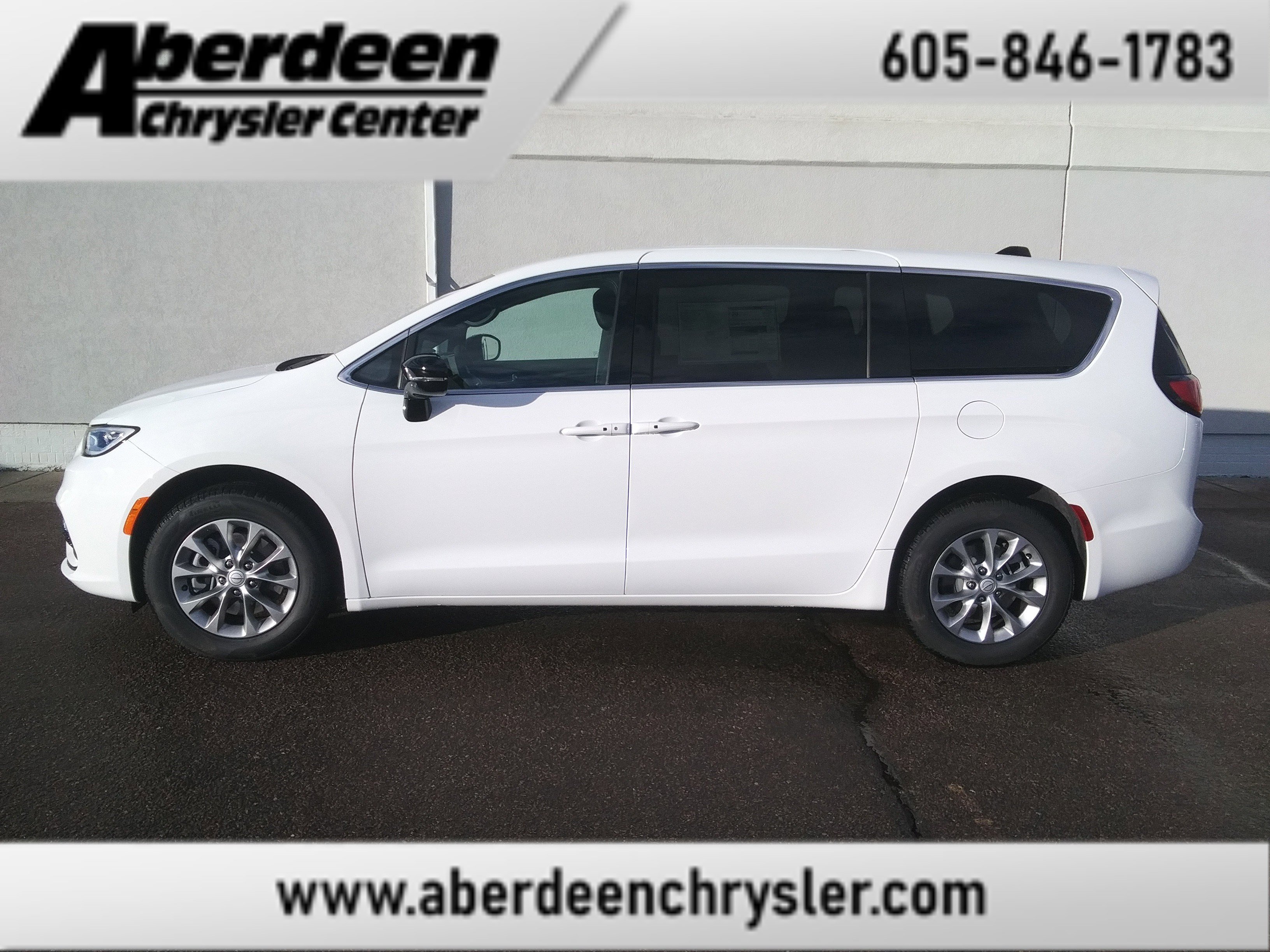 2026 Chrysler Pacifica Select's photo