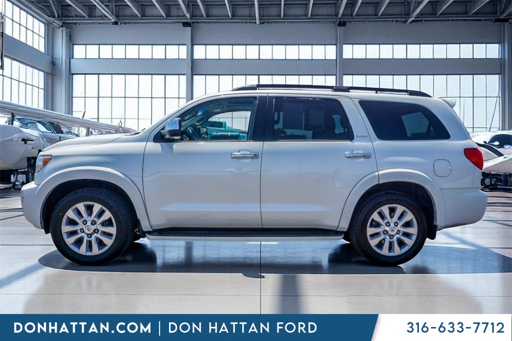 2015 Toyota Sequoia Platinum photo 2