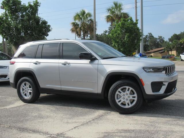 2025 Jeep Grand Cherokee Laredo photo 2