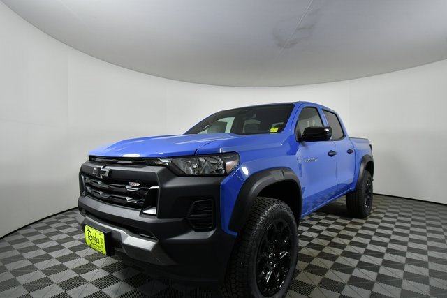 2026 Chevrolet Colorado Trail Boss photo 2