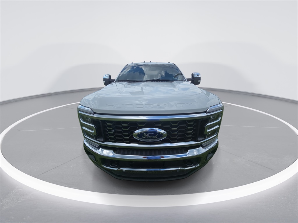 2025 Ford F-350 Lariat photo 3
