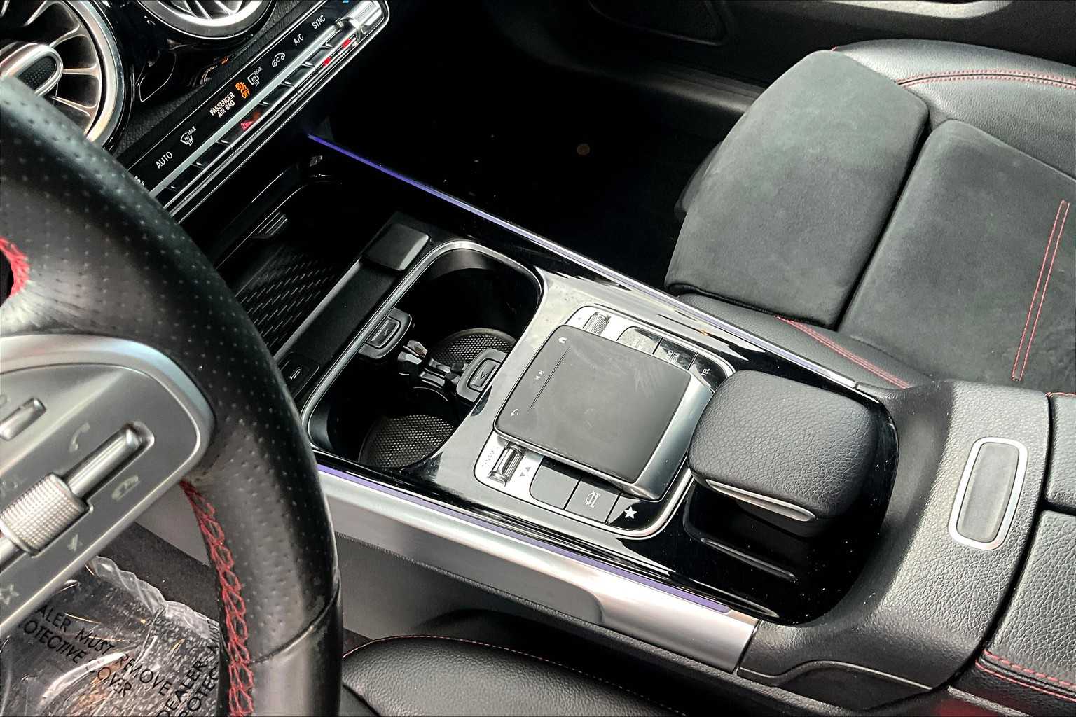 2020 Mercedes Benz GLB 250 photo 13