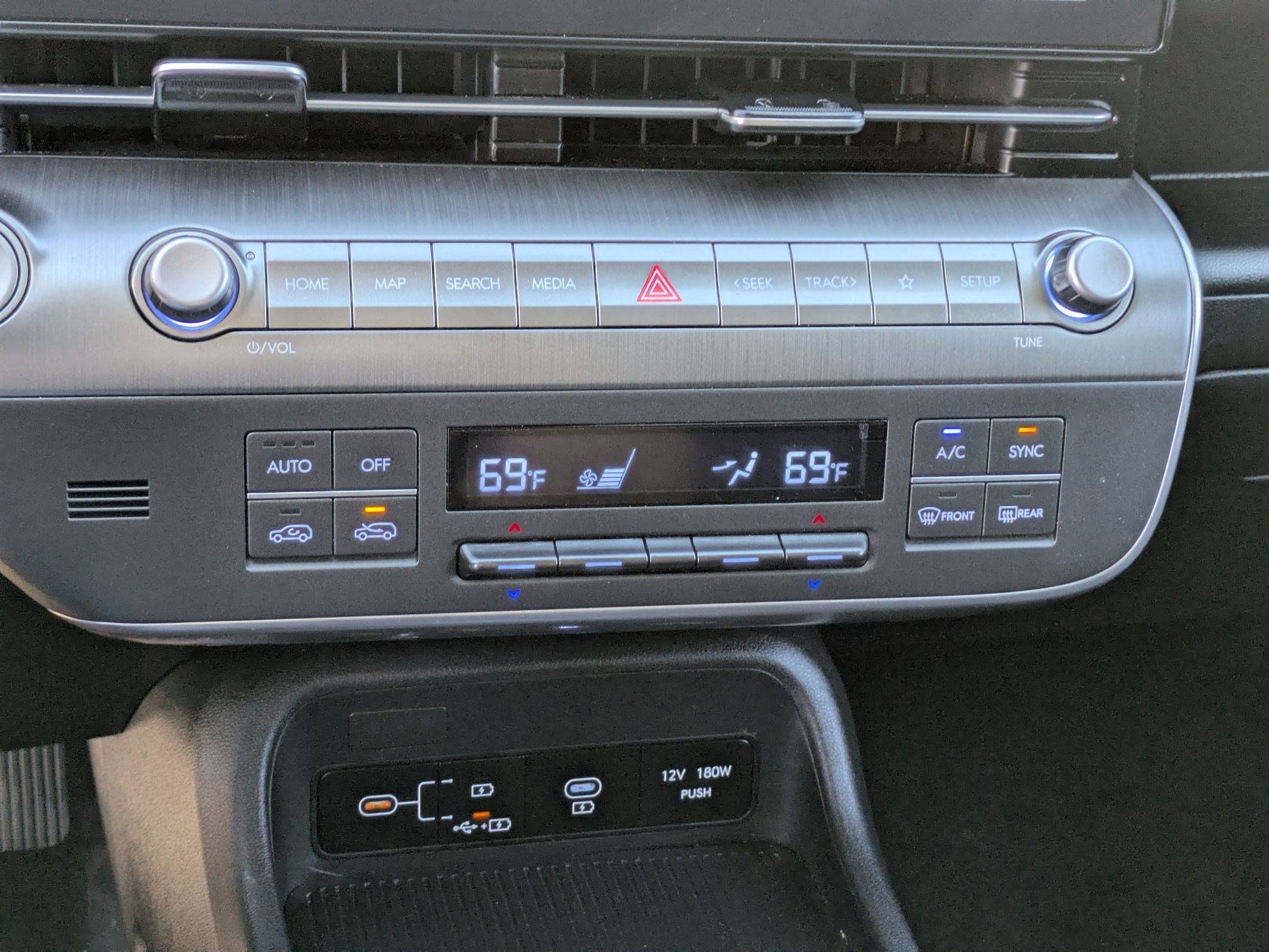 2024 Hyundai Kona SEL photo 19