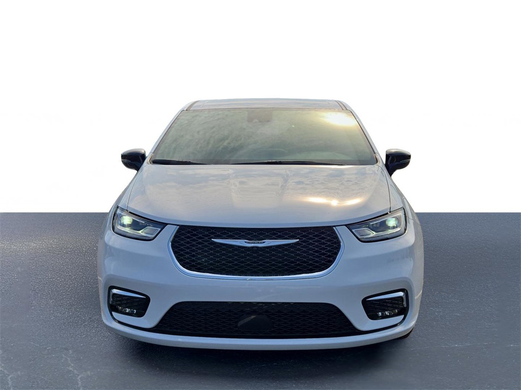 2026 Chrysler Pacifica photo 2