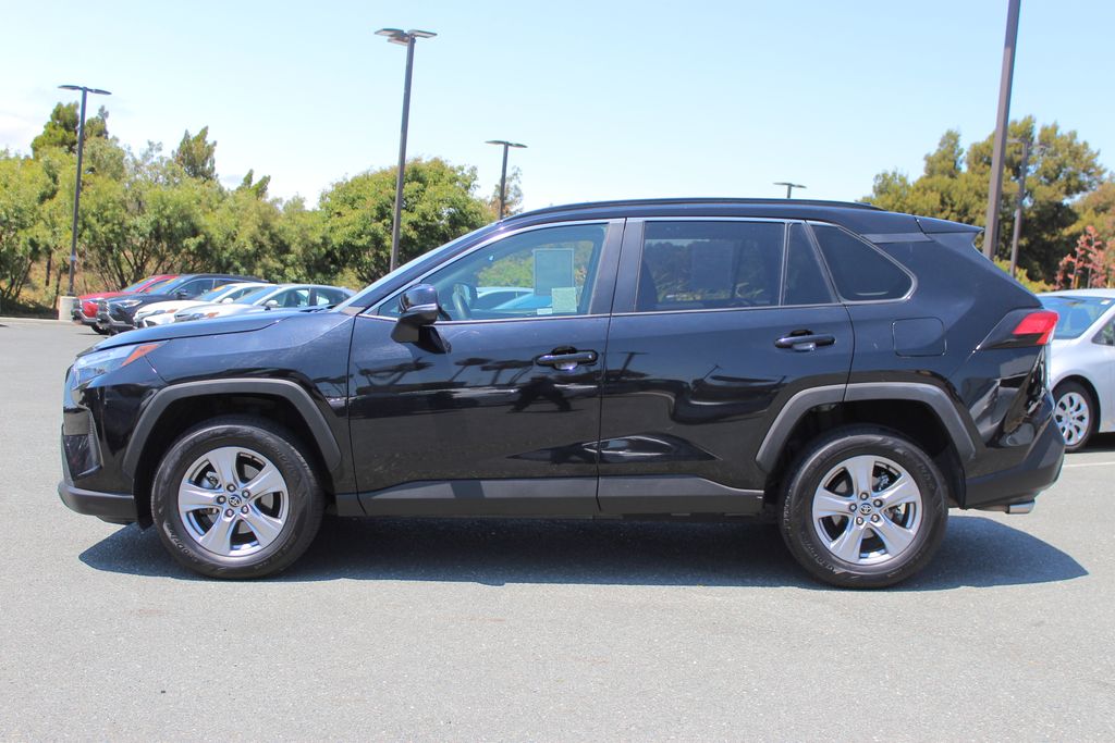 2023 Toyota RAV4 XLE photo 9