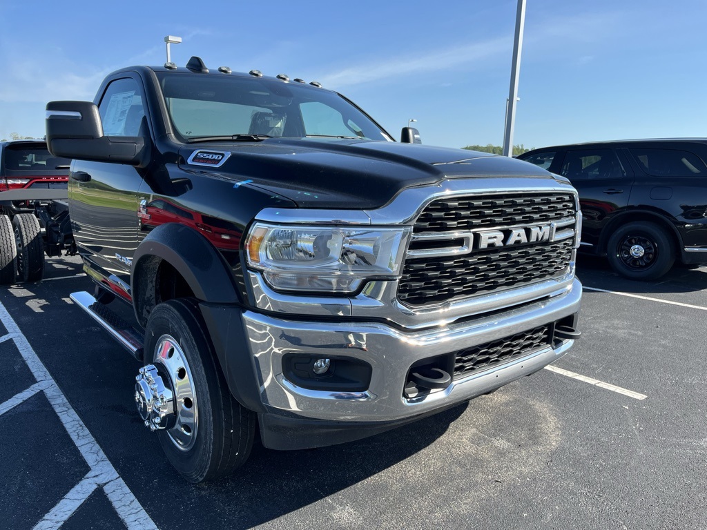 2024 Ram 5500 SLT photo 2