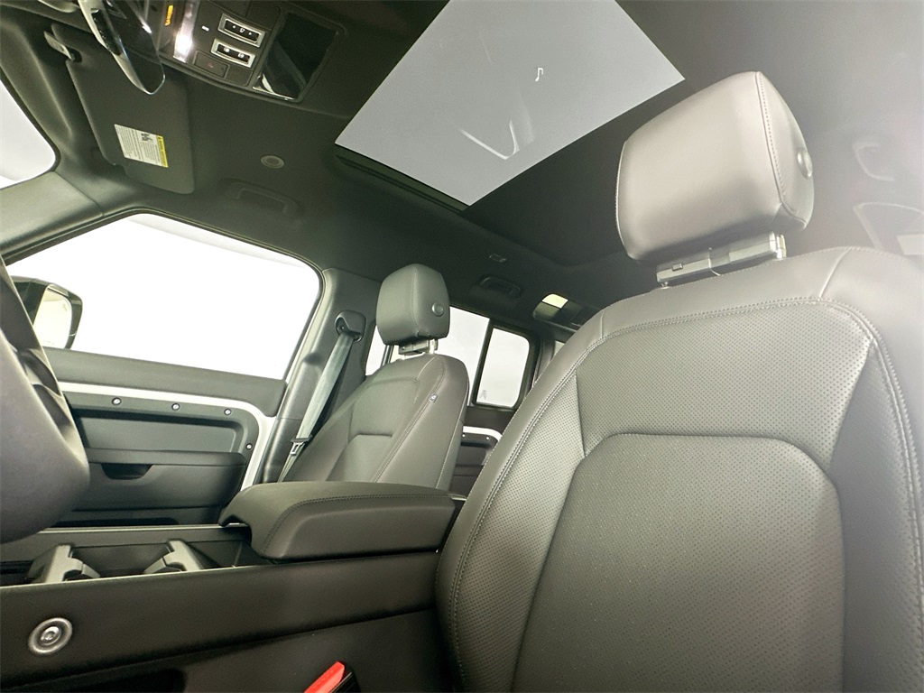2025 Land Rover Defender 110 S photo 16